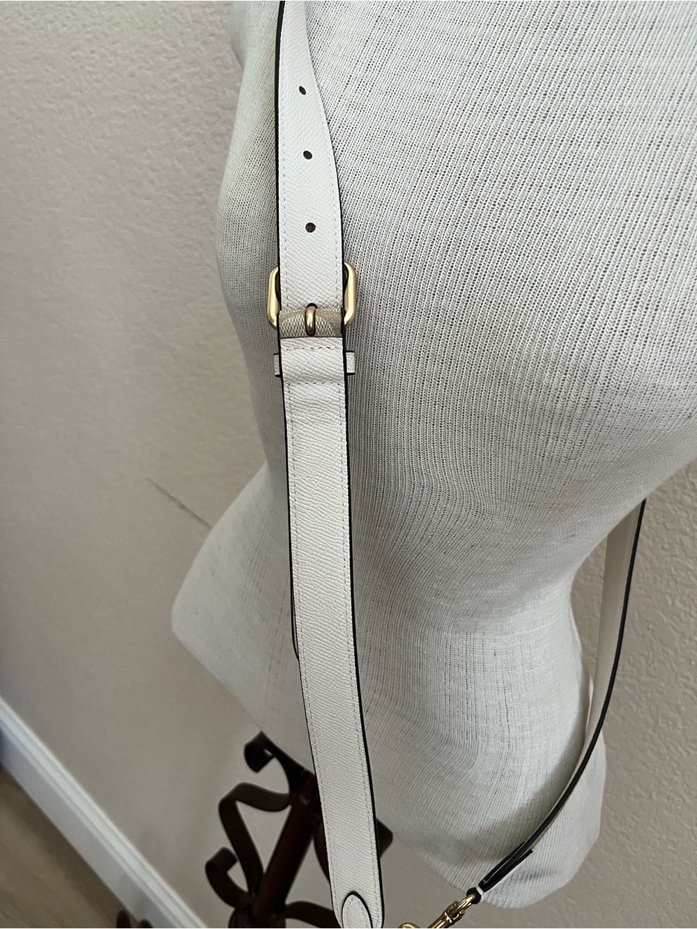 Coach Signature Strap - Picture 5 of 7